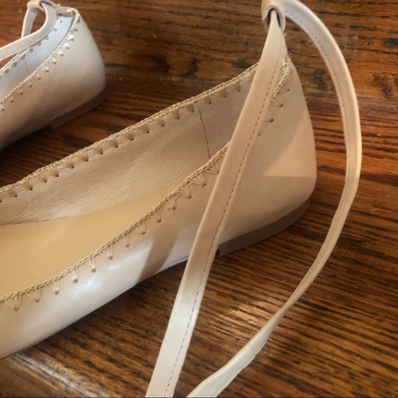 Cream colored Vince Camuto leather flats with ankle ties 8M - Picture 2 of 6